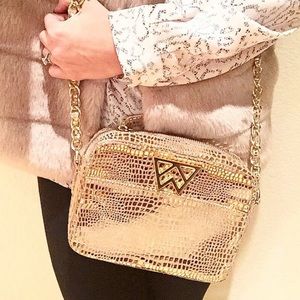 Sold! Kelly Wynne mingle mingle mini